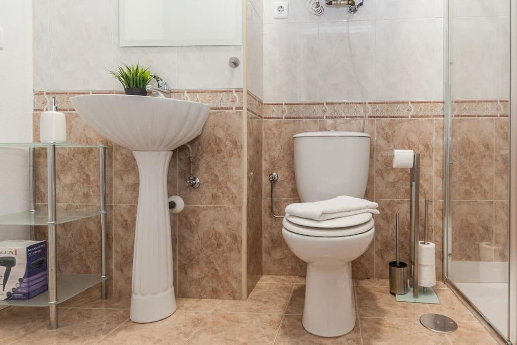 Charming In - Private Garden Apartment Gijon